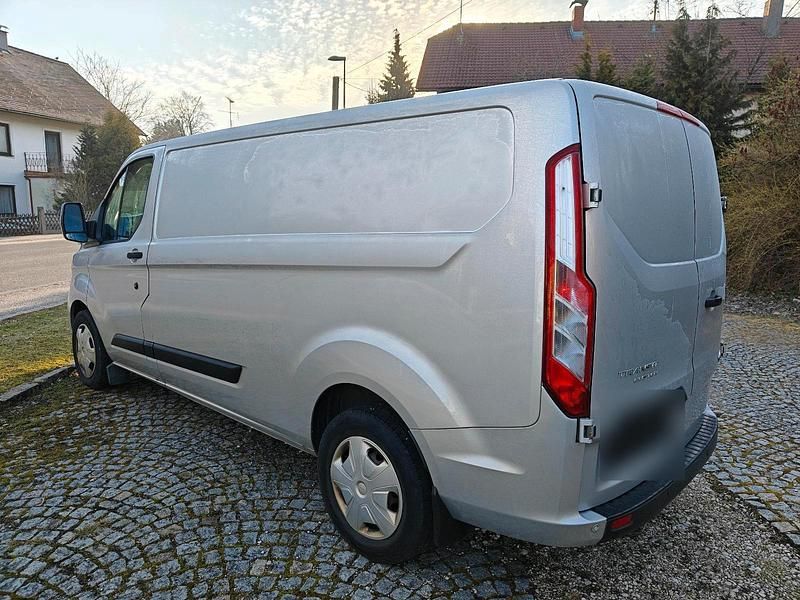 Gebraucht Ford Transit 130 PS (95 kW) 2018 Silber Van / Kleinbus