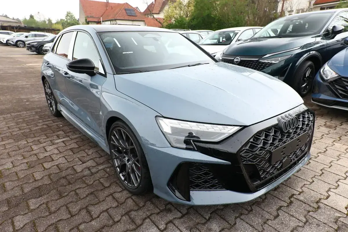Neu Audi RS3 400 PS (294 kW) 2026 Kemoragrau metallic Limousine
