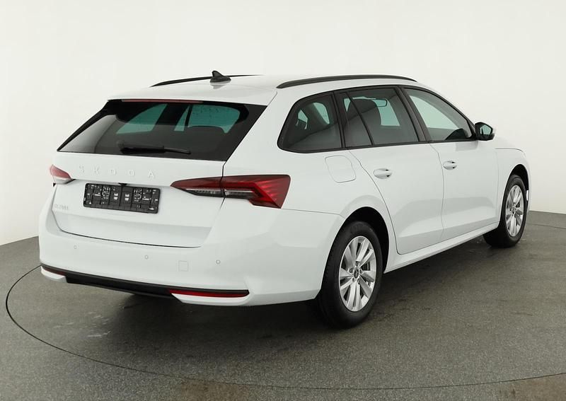 Neu Skoda Octavia Selection 150 PS (110 kW) 2025 Moon white perleffekt Kombi