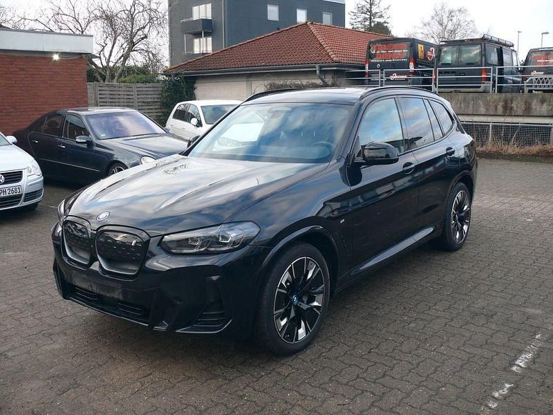Gebraucht BMW iX3 Impressive 210 kW (286 PS) 2023 Schwarz SUV