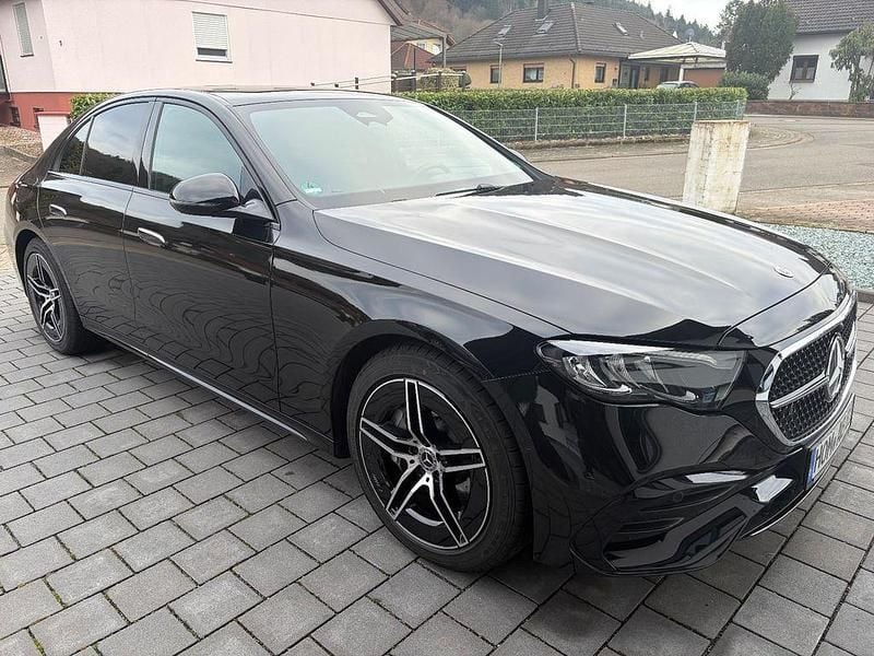 Schwarz Gebraucht 2024 Mercedes E200 AMG line Limousine | 47.500 € (Guter Preis) - Bild 1/4