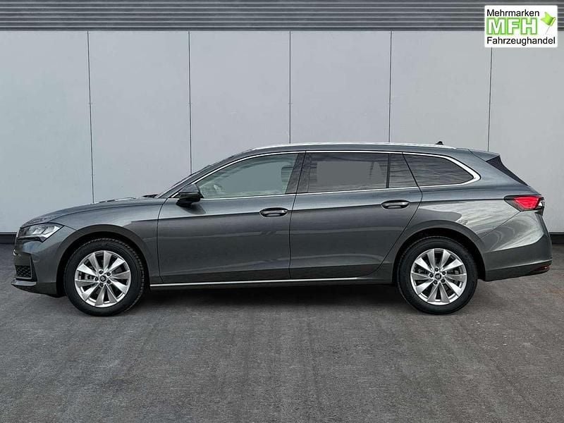 Neu Skoda Superb Selection 150 PS (110 kW) 2026 Graphitegrau metallic Kombi