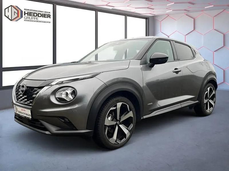 Grey metallic Gebraucht 2023 Nissan Juke Tekna SUV | 25.890 € (Etwas zu teuer) - Bild 1/4
