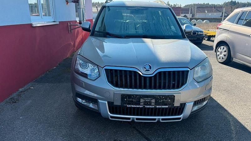 Gebraucht Skoda Yeti LAURIN & KLEMENT 122 PS (89 kW) 2015 Beige SUV