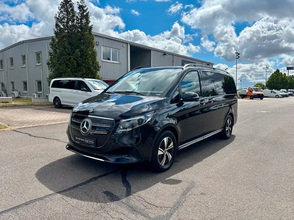 Gebraucht Mercedes EQV300 69 kW (95 PS) 2025 Obsidianschwarz metallic Van / Kleinbus