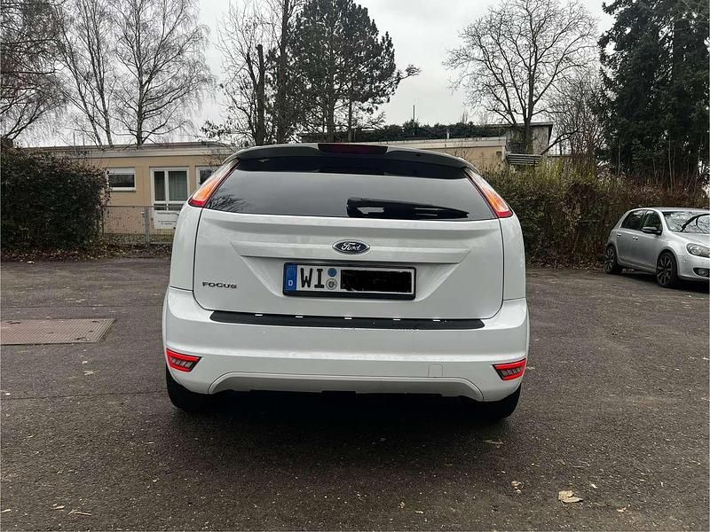 Gebraucht Ford Focus Viva 101 PS (74 kW) 2011 Limousine