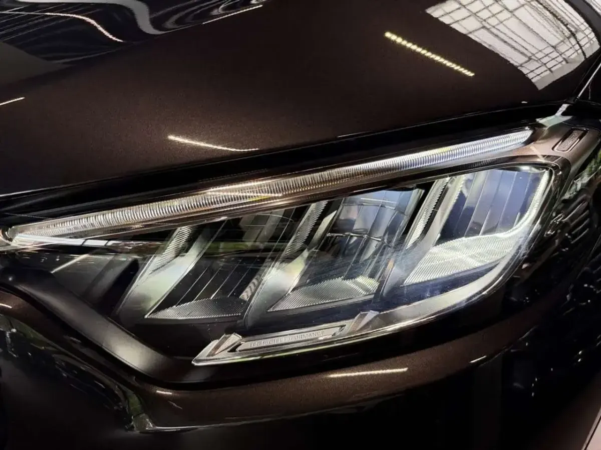 Gebraucht Mercedes GLC300e 197 PS (144 kW) 2025 Grau Coupé