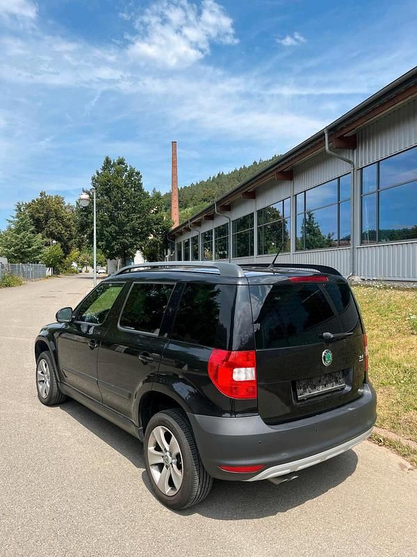Schwarz Gebraucht 2011 Skoda Yeti GreenLine SUV | 4.999 € (Teuer) - Bild 1/4