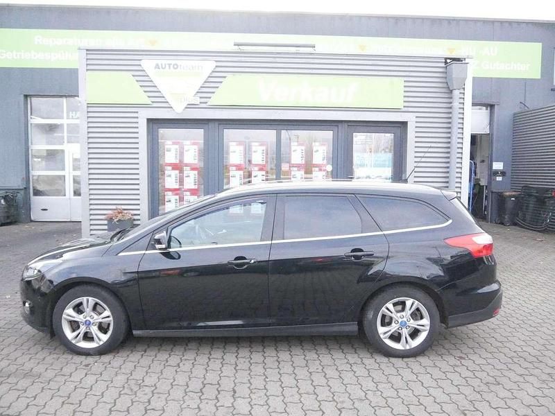 Pantherschwarz metallic Gebraucht 2013 Ford Focus Champions Edition Kombi | 6.990 € - Bild 1/4