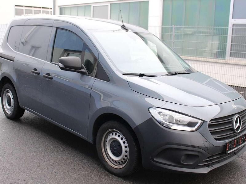 Magnetitgrau Gebraucht 2022 Mercedes Citan 108 Van / Kleinbus | 19.400 € (Etwas zu teuer) - Bild 1/4
