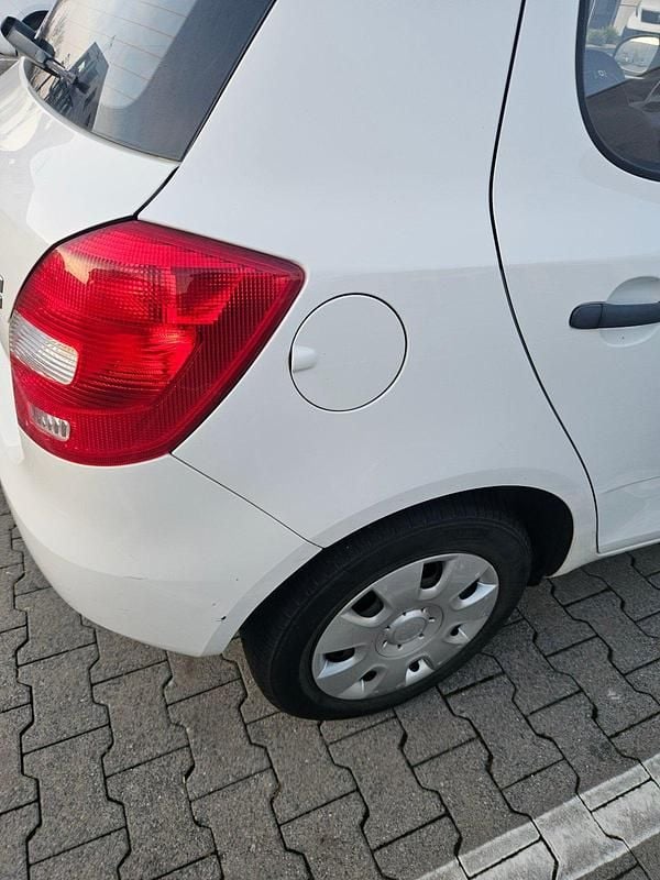Gebraucht Skoda Fabia 69 PS (50 kW) 2009 Weiß Kleinwagen