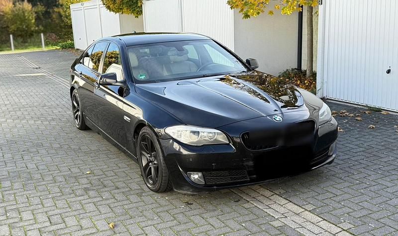 Schwarz Gebraucht 2013 BMW 530 Shadowline Limousine | 8.800 € (Superpreis) - Bild 1/4