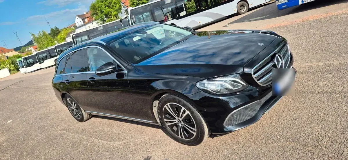 Gebraucht Mercedes E220 194 PS (142 kW) 2019 Schwarz Kombi