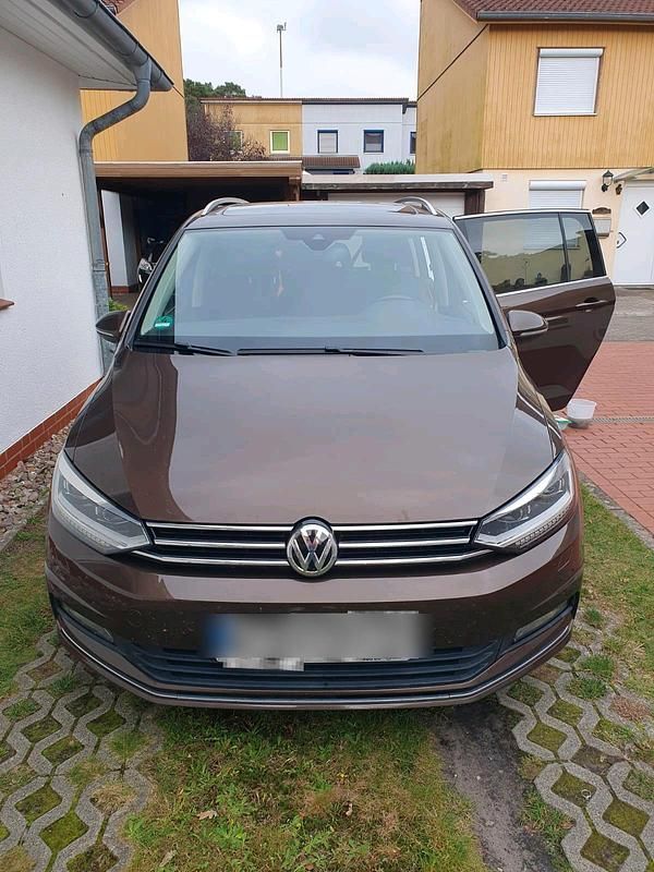 Gebraucht VW Touran Highline 150 PS (110 kW) 2016 Braun Van / Kleinbus