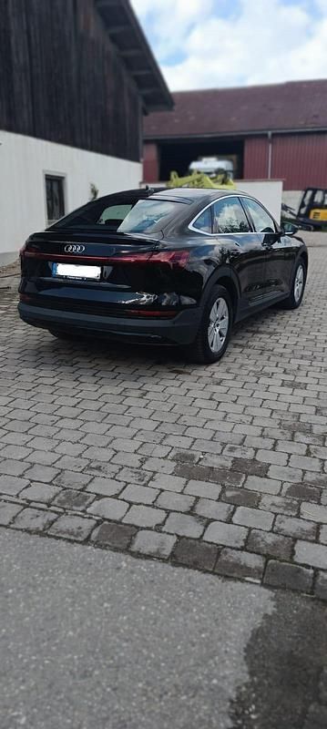 Schwarz Gebraucht 2022 Audi e-tron SUV | 34.400 € - Bild 1/4