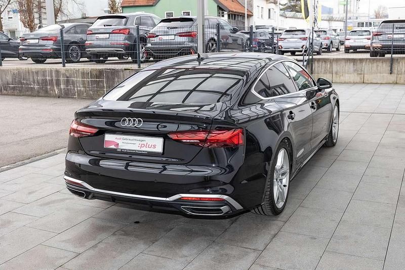 Gebraucht Audi A5 Sportback S-Line 163 PS (119 kW) 2023 Mythosschwarz metallic Kleinwagen
