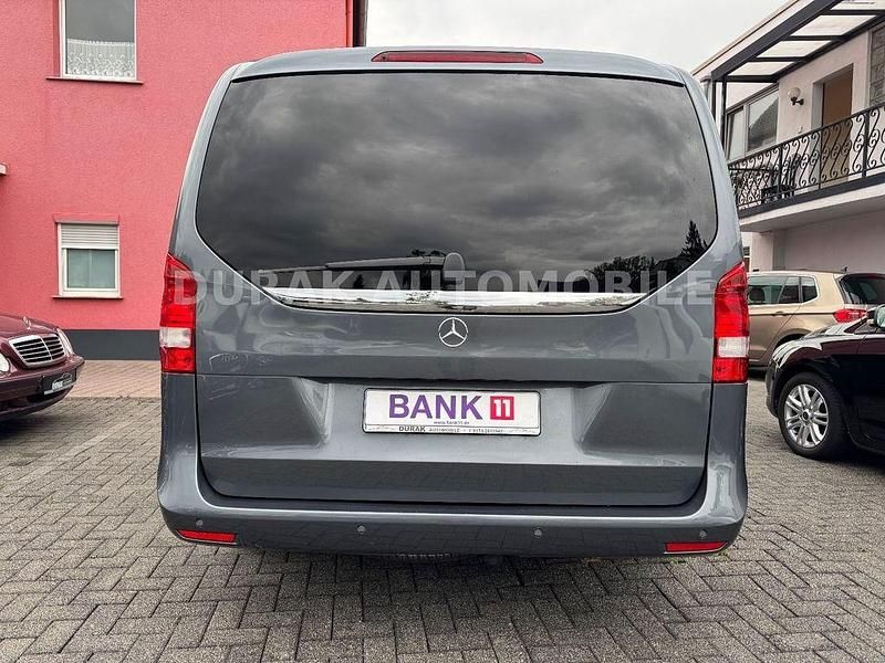 Gebraucht Mercedes V220 Edition 163 PS (119 kW) 2016 Flintgrau metallic Van / Kleinbus