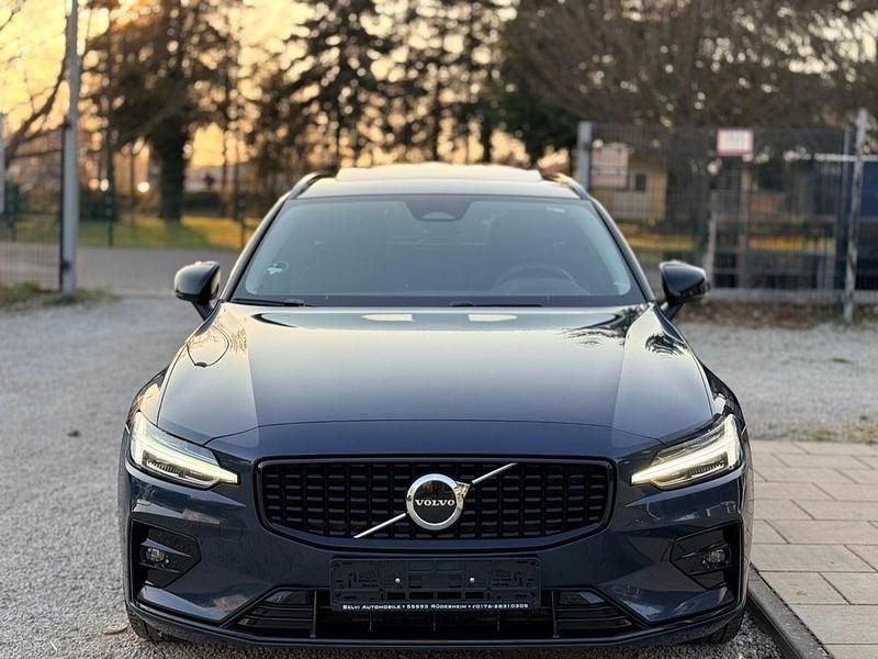 Gebraucht Volvo V60 Plus 197 PS (144 kW) 2024 Denim blue Kombi