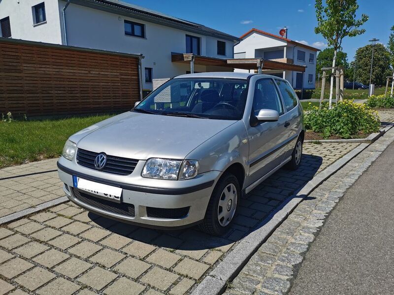 Silber Gebraucht 2000 VW Polo Basis Kleinwagen | 650 € (Guter Preis) - Bild 1/4