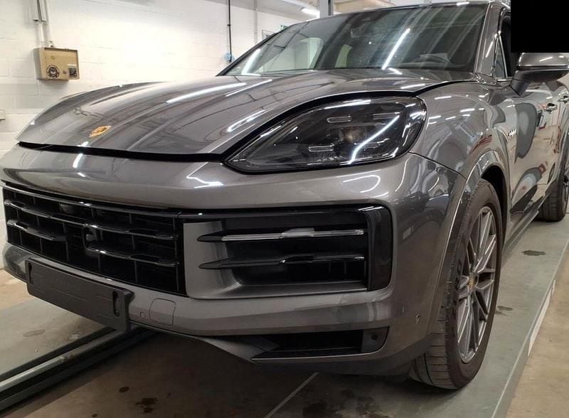 Quarzitgraumetallic Gebraucht 2024 Porsche Cayenne SUV | 96.790 € (Superpreis) - Bild 1/4