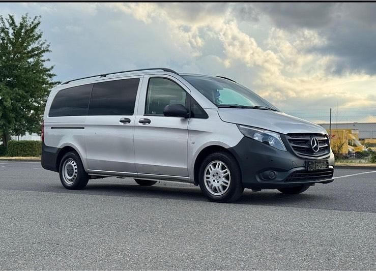 Silber Gebraucht 2018 Mercedes Vito Van / Kleinbus | 15.800 € - Bild 1/4