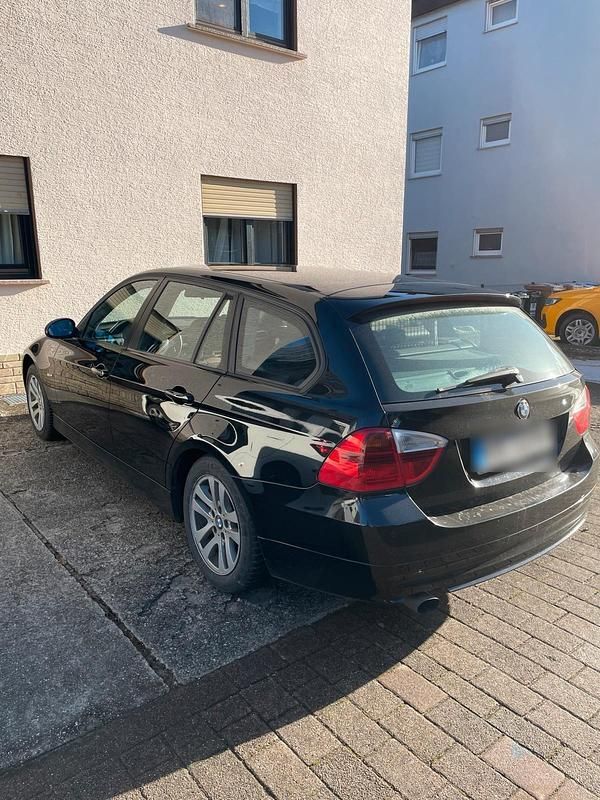 Gebraucht BMW 320 150 PS (110 kW) 2007 Schwarz Kombi
