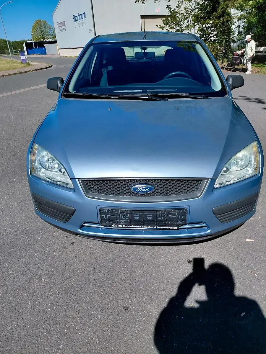Second-hand Ford Focus 115 CP (84 kW) 2005 Albastru Hatchback