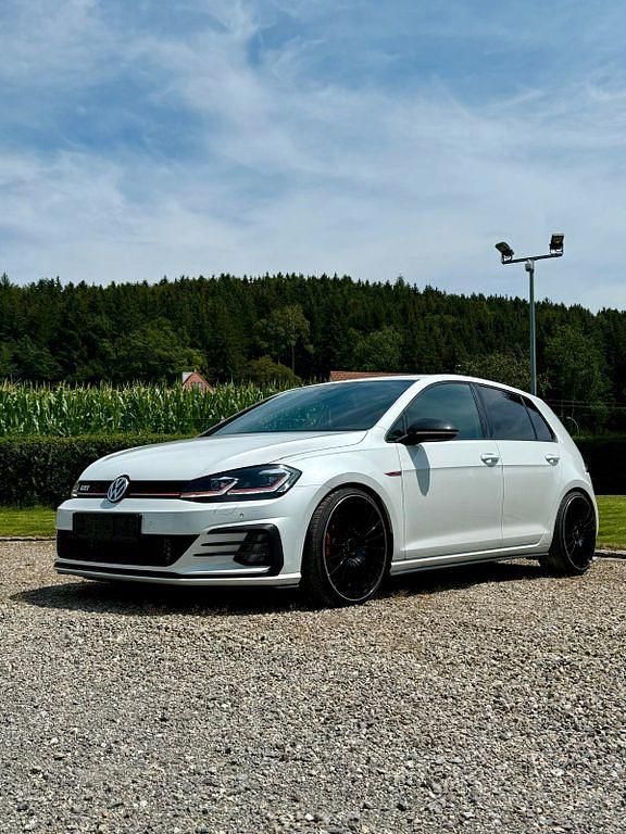 Weiß Gebraucht 2017 VW Golf GTI Limousine | 18.900 € (Guter Preis) - Bild 1/4
