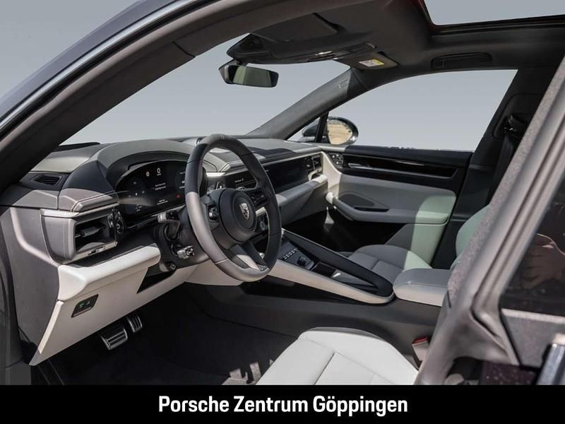 Gebraucht Porsche Macan 380 kW (517 PS) 2025 Tiefschwarzmetallic SUV