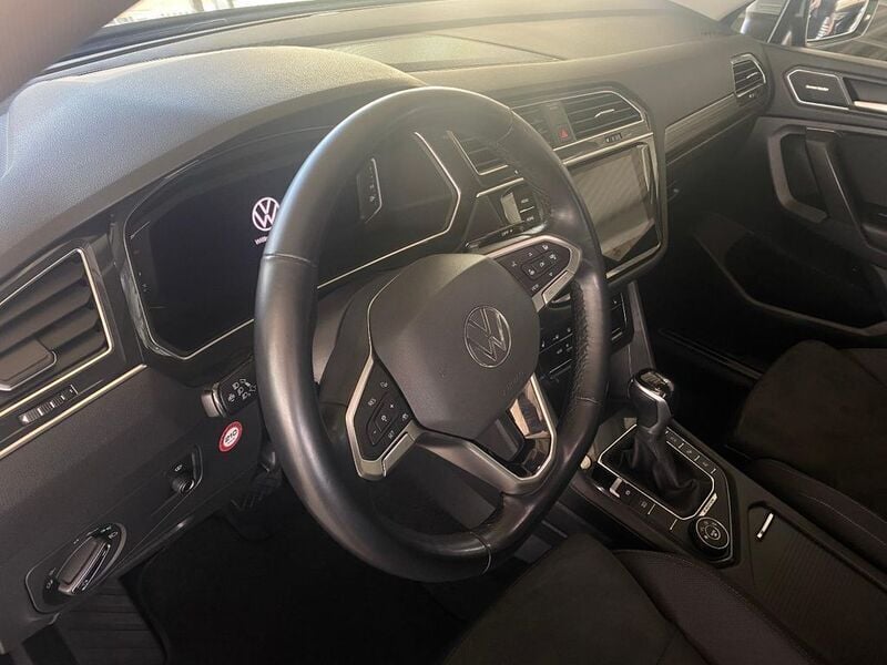 Gebraucht VW Tiguan Allspace Elegance 200 PS (147 kW) 2022 Deepblackperleffekt SUV