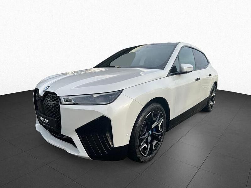 Gebraucht BMW iX Sport Line 239 kW (326 PS) 2023 Mineralweiß (weiß) SUV