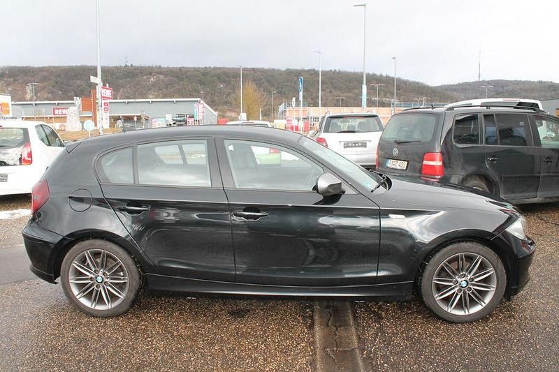 Gebraucht BMW 116 Lifestyle 116 PS (85 kW) 2011 Schwarz Kleinwagen