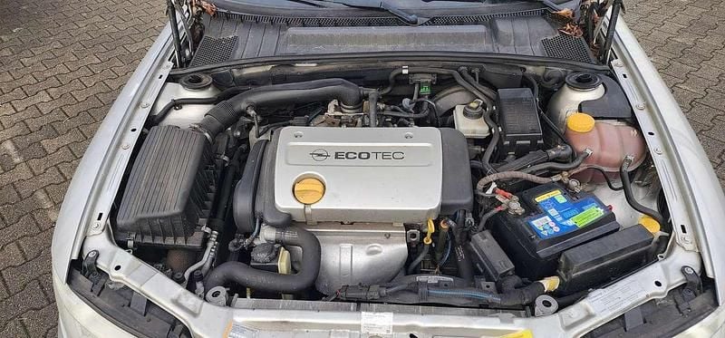 Gebraucht Opel Vectra Edition 101 PS (74 kW) 1999 Silber Limousine