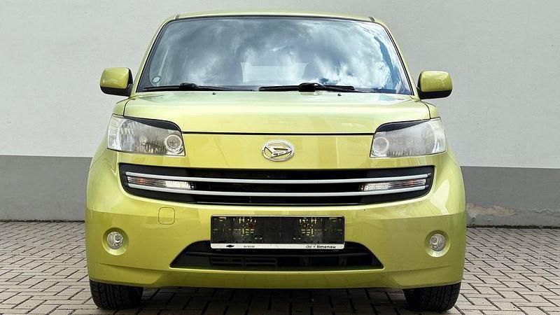 Gold Gebraucht 2010 Daihatsu Materia Van / Kleinbus | 4.200 € (Guter Preis) - Bild 1/4