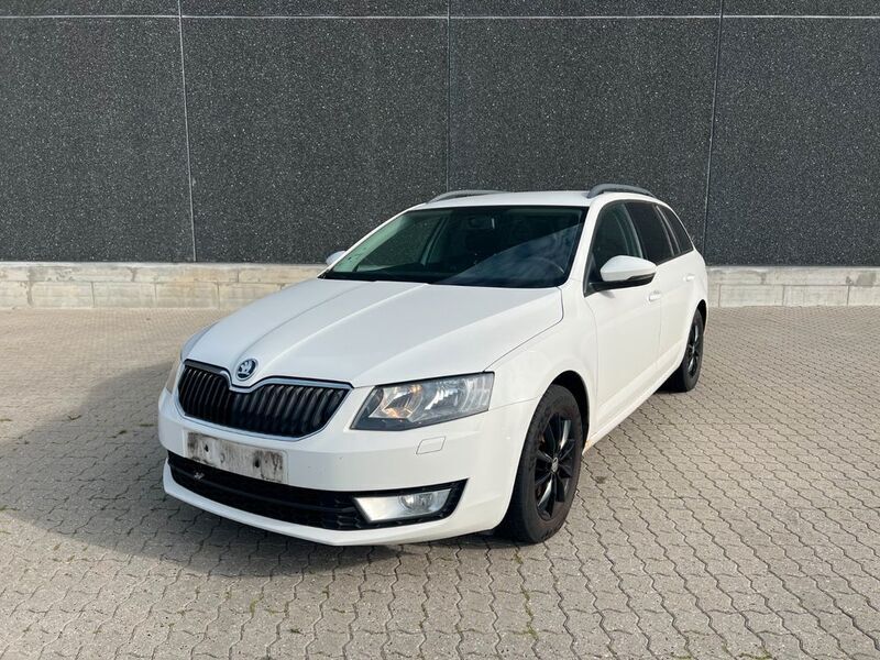 Weiß Gebraucht 2013 Skoda Octavia Ambition Kombi | 6.500 € (Guter Preis) - Bild 1/4