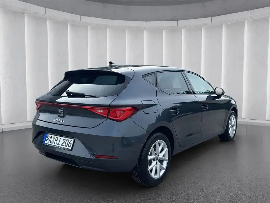 Usata Seat Leon 150 CV (110 kW) 2026 Grigio Berlina