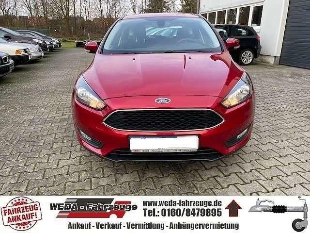 Gebraucht Ford Focus Cool & Connect 101 PS (74 kW) 2018 Candyrot metallic Limousine