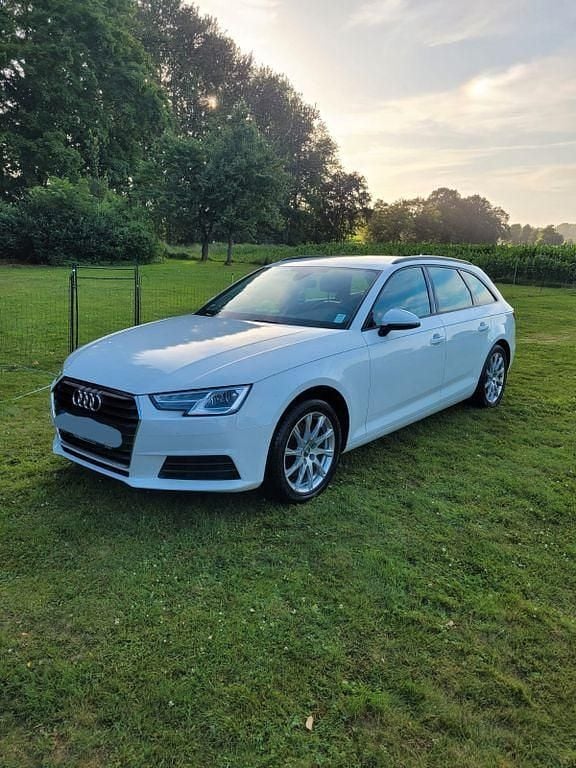 Weiß Gebraucht 2017 Audi A4 Kombi | 14.990 € (Guter Preis) - Bild 1/4