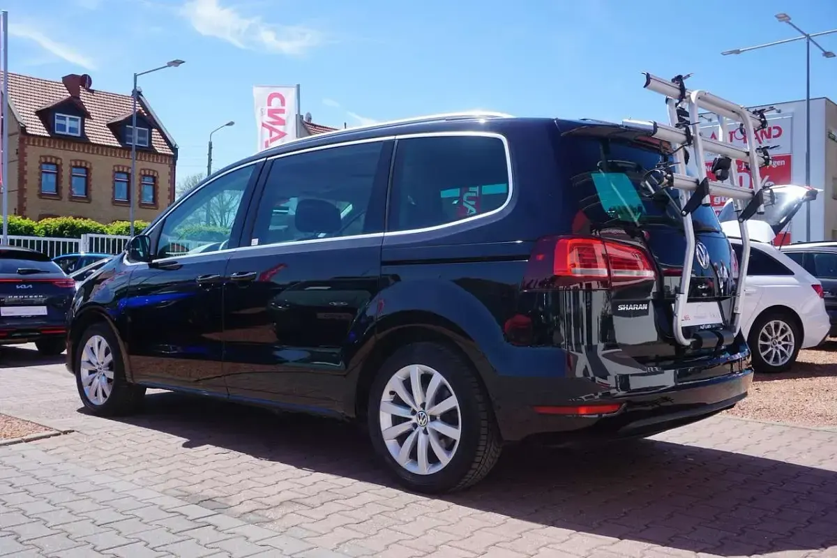 Gebraucht VW Sharan Highline 150 PS (110 kW) 2020 Deep black perleffekt Van / Kleinbus