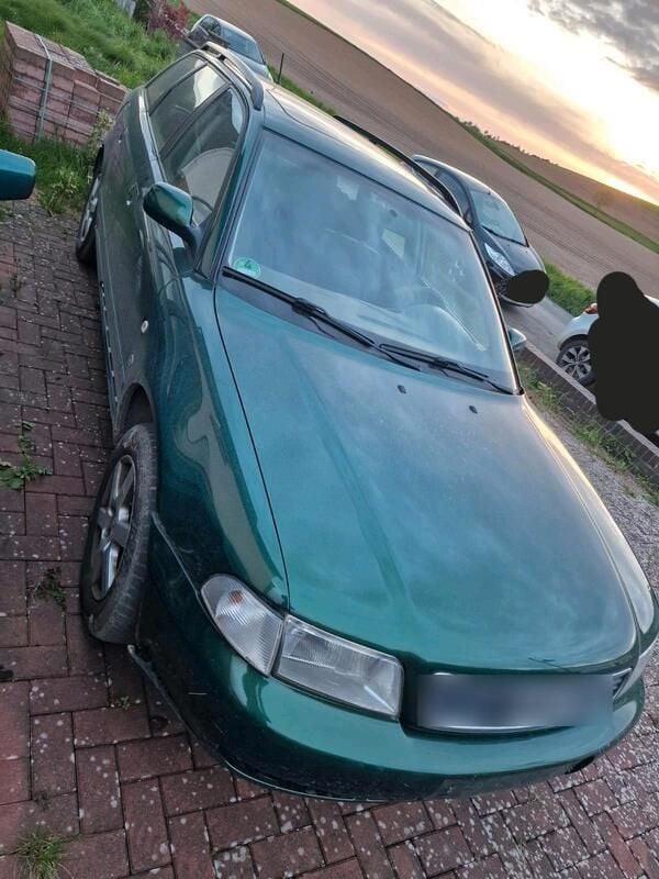 Grün Gebraucht 1997 Audi A4 Kombi | 299 € (Superpreis) - Bild 1/4