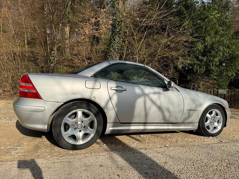 Gebraucht Mercedes SLK230 197 PS (144 kW) 2001 Silber Cabrio