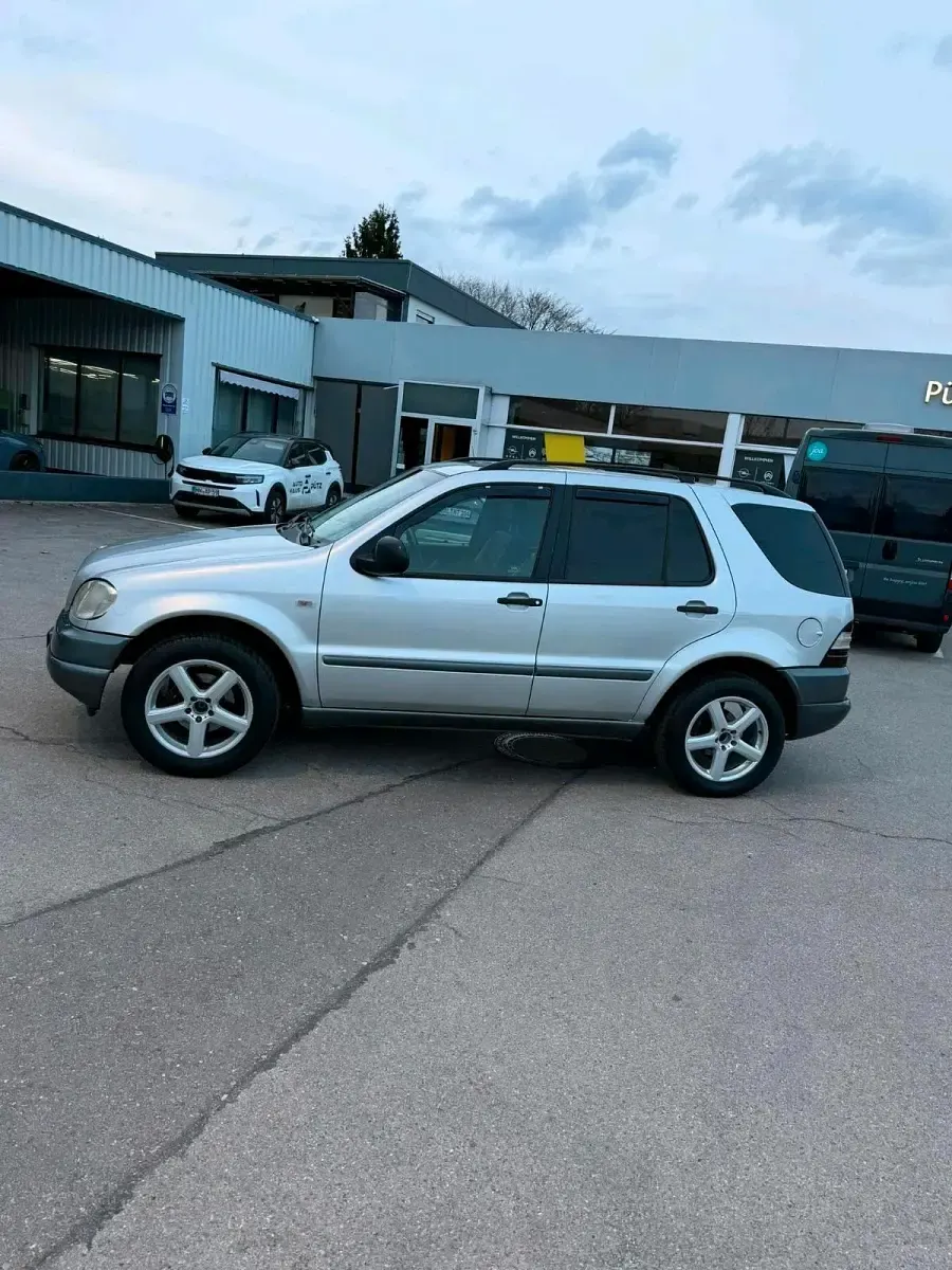 Gebraucht Mercedes ML320 280 PS (205 kW) 1999 Silber SUV