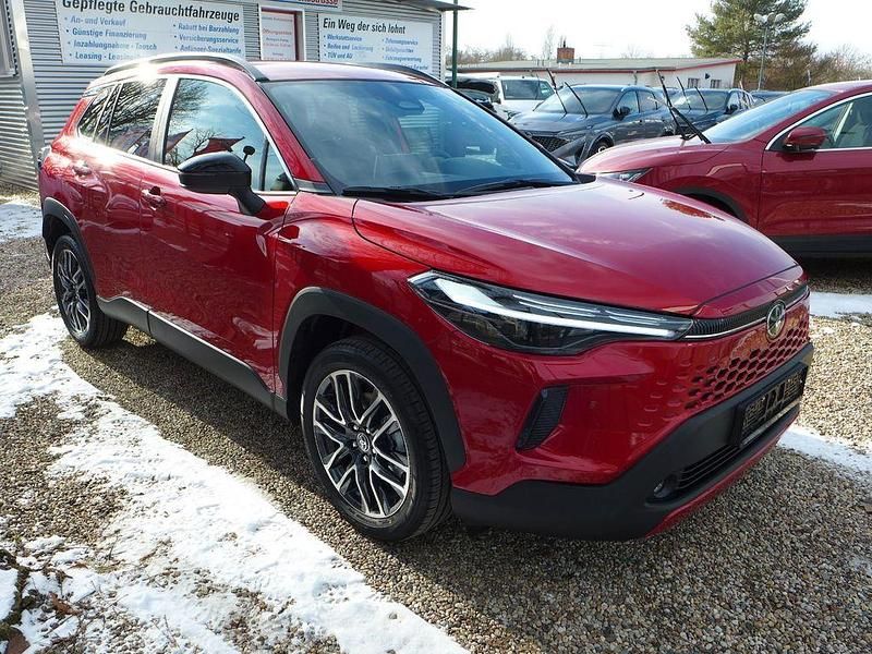 Neu Toyota Corolla Cross Style 178 PS (130 kW) 2026 Rot SUV