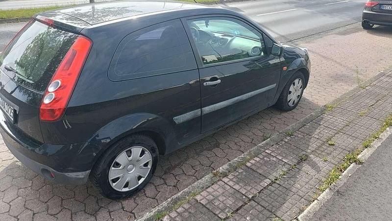 Blau Gebraucht 2000 Ford Fiesta Kleinwagen | 500 € (Fairer Preis) - Bild 1/4