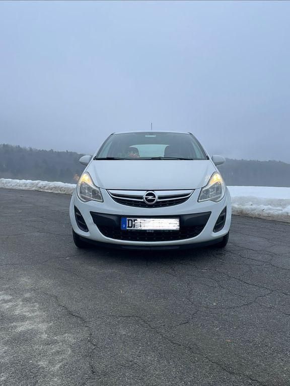 Gebraucht Opel Corsa Edition 69 PS (50 kW) 2012 Weiß Kleinwagen