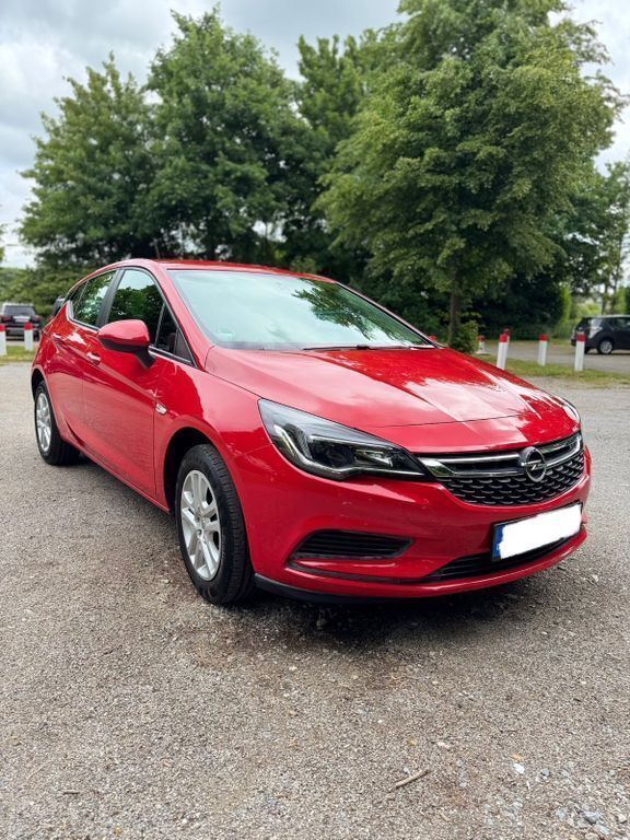 Rot Gebraucht 2018 Opel Astra Limousine | 8.000 € (Fairer Preis) - Bild 1/4