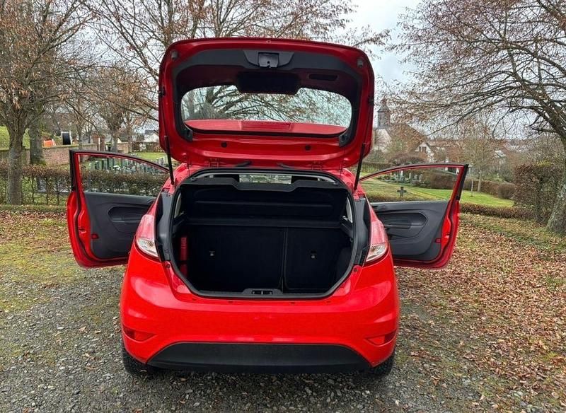 Gebraucht Ford Fiesta Trend 60 PS (44 kW) 2015 Rot Kleinwagen