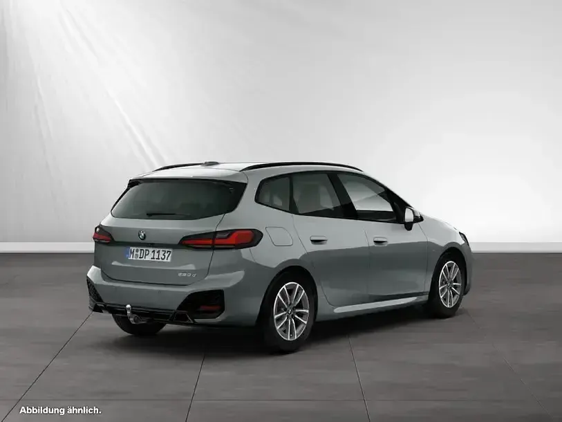 Gebraucht BMW 220 Active Tourer M Sport 163 PS (119 kW) 2025 Skyscraper grau Van / Kleinbus