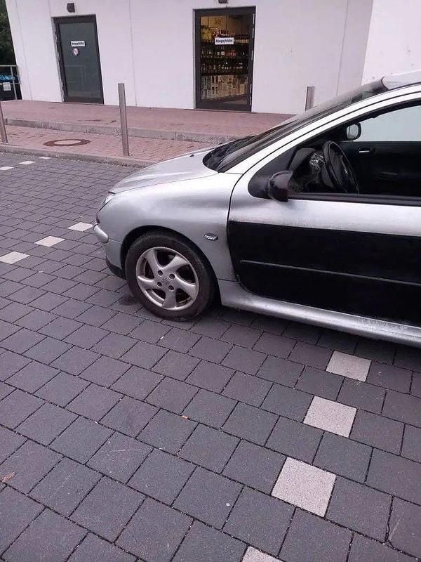 Silber Gebraucht 2003 Peugeot 206 Quiksilver Kleinwagen | 500 € (Superpreis) - Bild 1/4