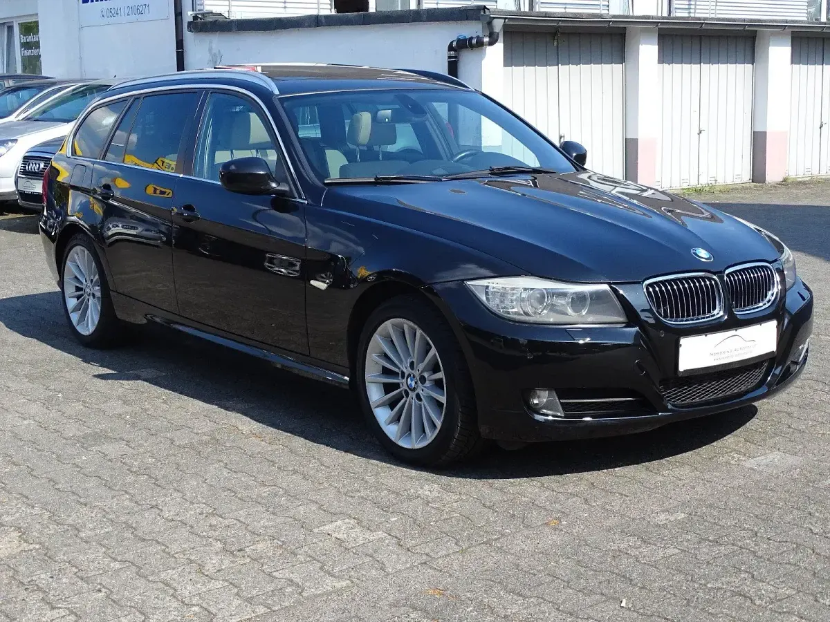 Gebraucht BMW 325 204 PS (150 kW) 2011 Schwarz Kombi